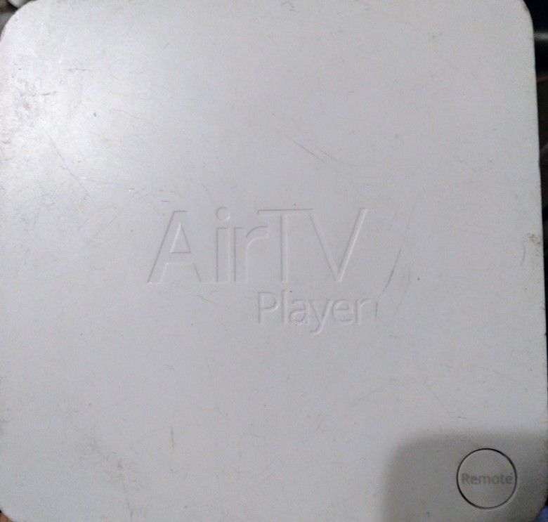 AIR TV Streaming Media Player (UIW4010ECH)4K No Remote or PowerAdapter Tested