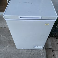 Avanti  Avanti - 25 in. 5.0 cu. ft. Chest Freezer in White Garage Ready  Chest