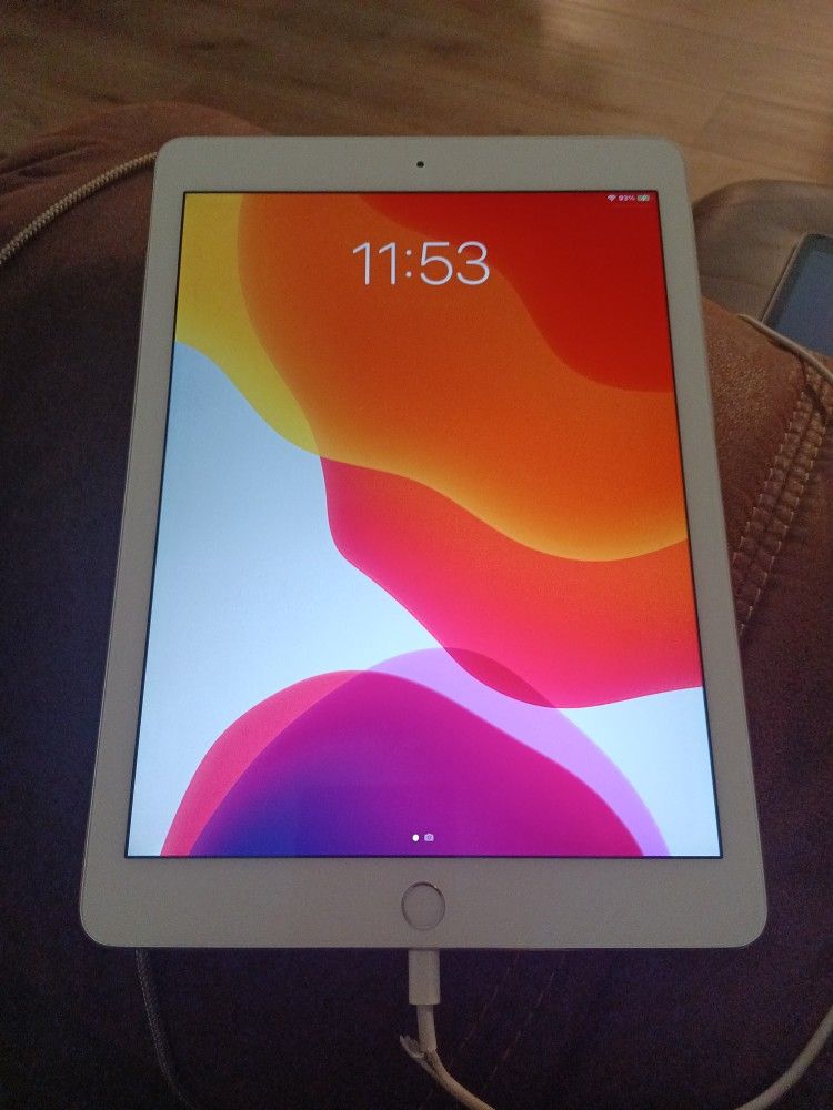 Apple iPad Air 2 - A1566 - 128GB -White - WiFi iOS 15.8.4