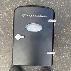 Frigidaire Mini Retro 6-Can Cooler/Warmer – Black – Works Great!