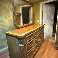 Dresser With Mirror 