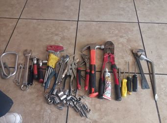 SET OF TOOLS(20$)