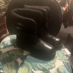 Stuart Weizmann boot woman 