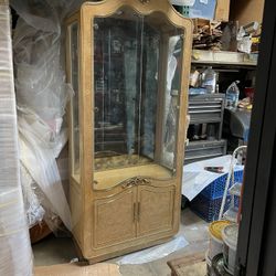 Curio Cabinets 