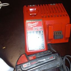 Milwaukee Cargador Y Batería 🔋