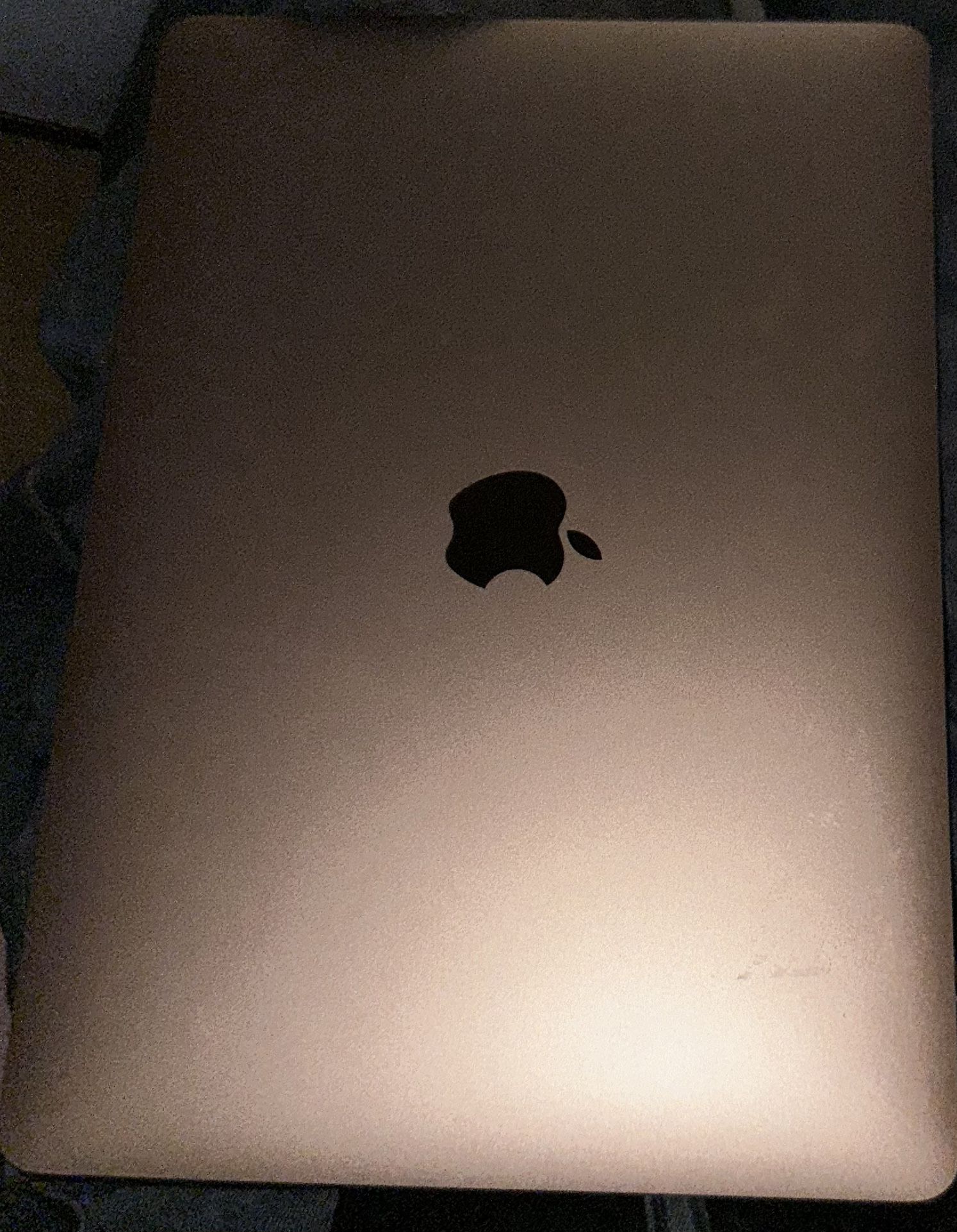 Gold MacBook Air Retina, 13-inch, 2019