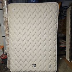 Double mattress with box spring