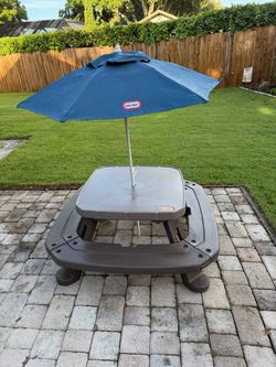 Little Tikes Kids Picnic Table with Umbrella