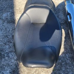 Seat & Slip On Exhaust Harley Davidson Road Glide 
