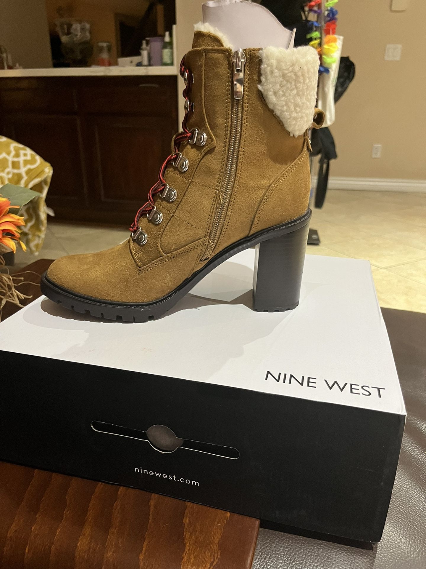 New Nine West Sherpa Boots   8.5 M 