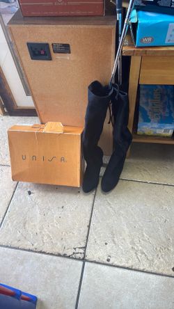 Boots black suede