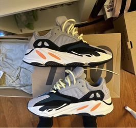 Size 9 Yeezy 700