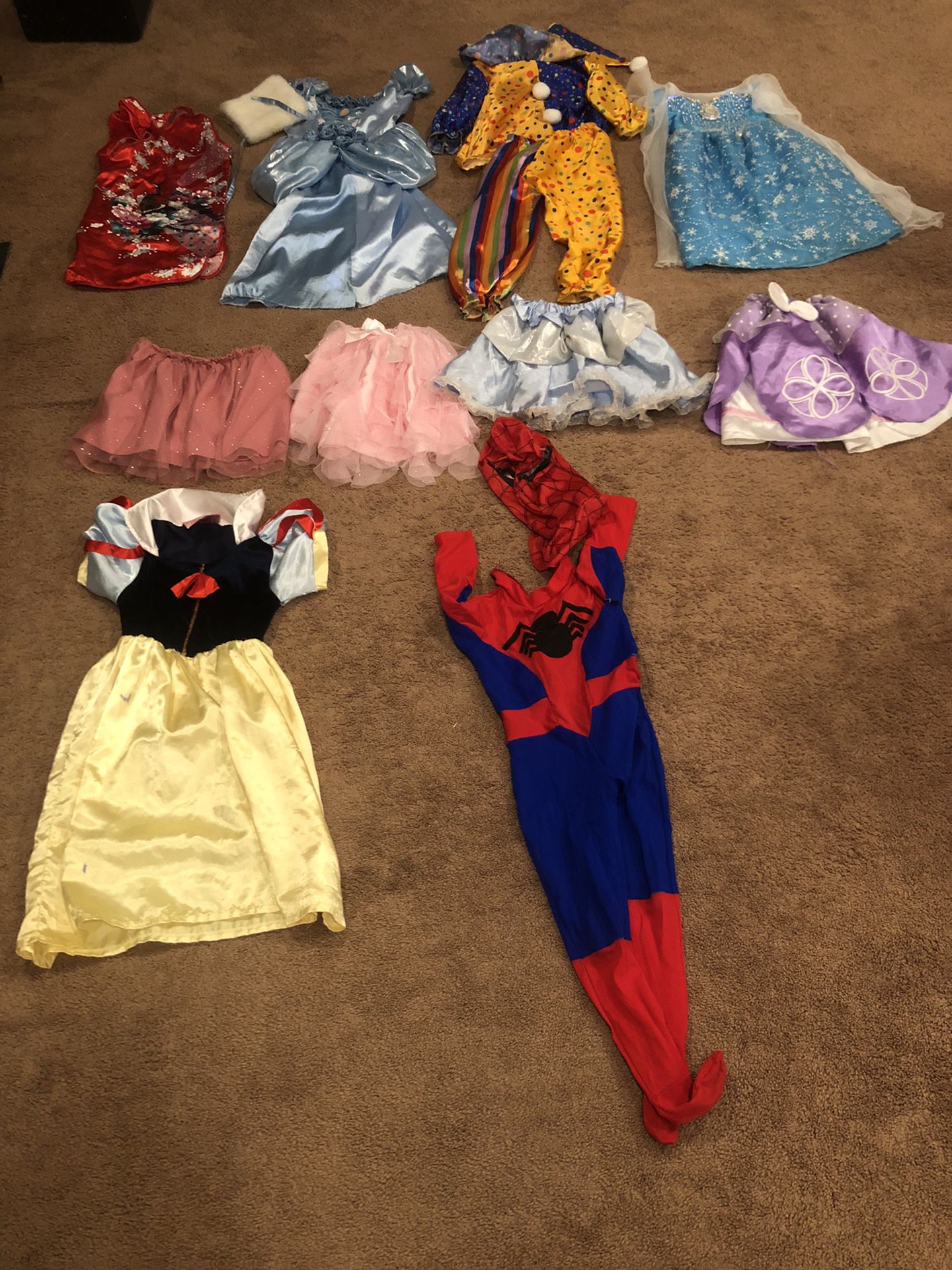 Lots of costumes for 3-5 year olds for Halloween