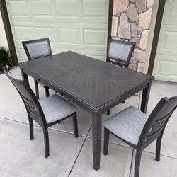 Dinette w/4 Chairs