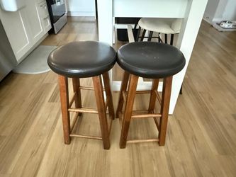 Set of 2 Wooden Bar Stools with Cushioned Seats