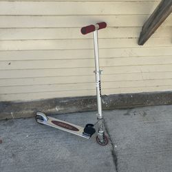 Razor scooter, red
