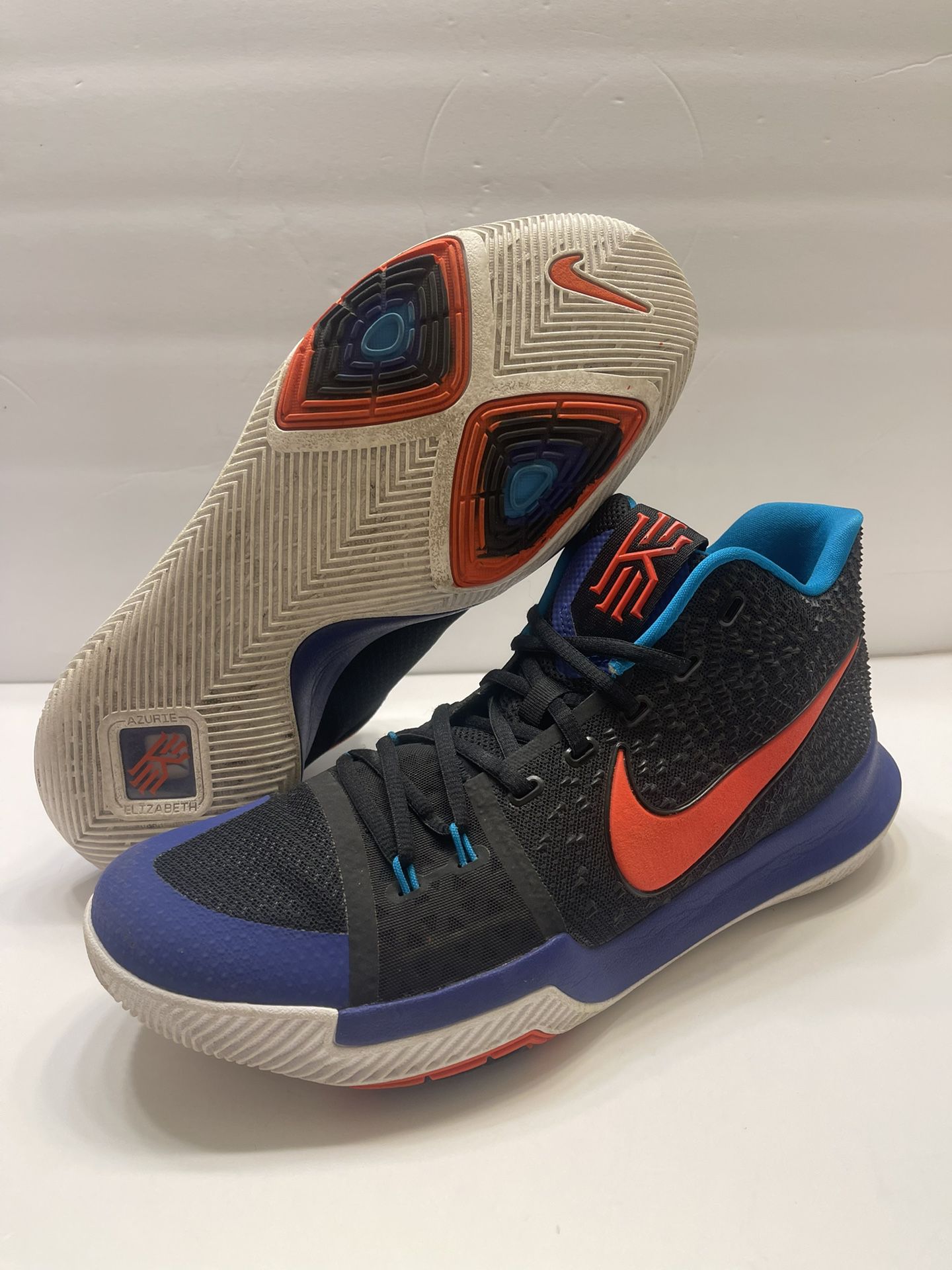 Asesino resistirse italiano Nike Kyrie Irving 3 Kyrache Light 2017 Men's Size 11.5 (852395-007) for  Sale in Saint Paul, MN - OfferUp