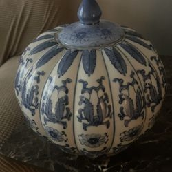 Vintage Chinese Porcelain Ginger Jar In Perfect Condition 