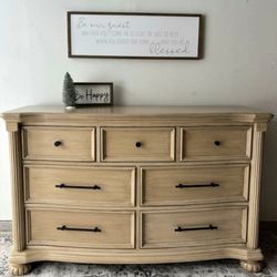 7-drawer Dresser 