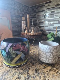 Flower pots, new, sold separately