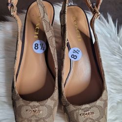 NWOT Coach Platform Sandals 