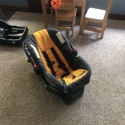 Click Connect Car Seat With 2 Bases. 