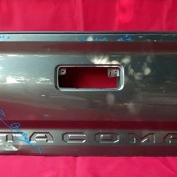 2016 2017 2018 2019 2020 TOYOTA TACOMA TAILGATE OEM USED