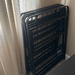 QUEEN BEDFRAME