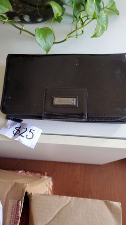 BCBG MAX AZRIA WALLET