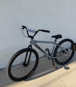 Throne coreline grey