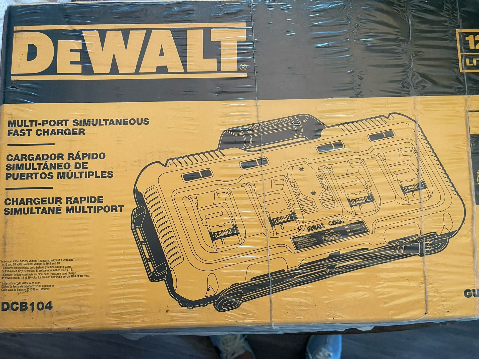 DeWalt 20/60 V Simultaneous 4 Port Charger
