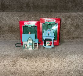 Vtg Hallmark Keepsake Christmas Ornament Train Station & Night before Lighted