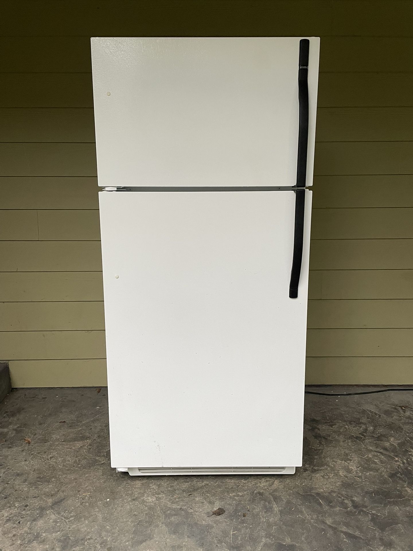 FREE Refrigerator (Works Great)