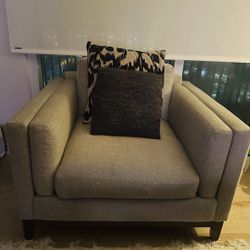 Modern And Comdortable Armchair 