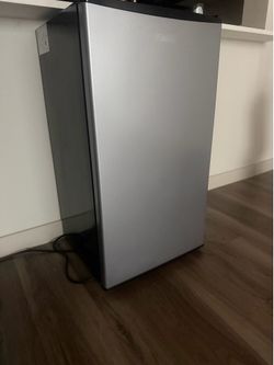 Midea mini fridge