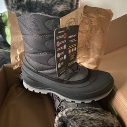 Womens snow boots Size 7 (Madera)
