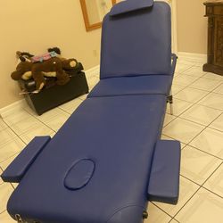 Massage Table ( Like New)