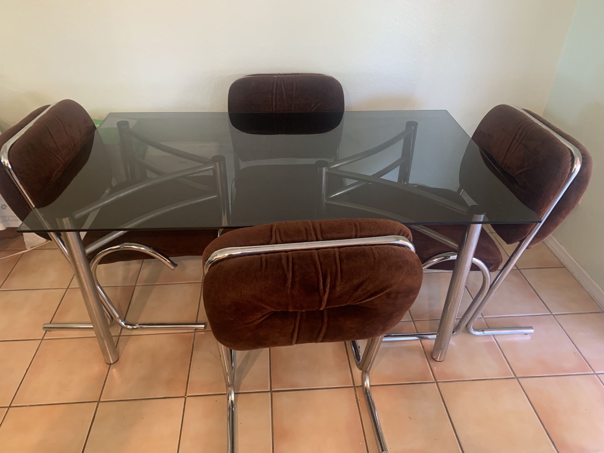 4-Chair Dining Room Table (Glass)