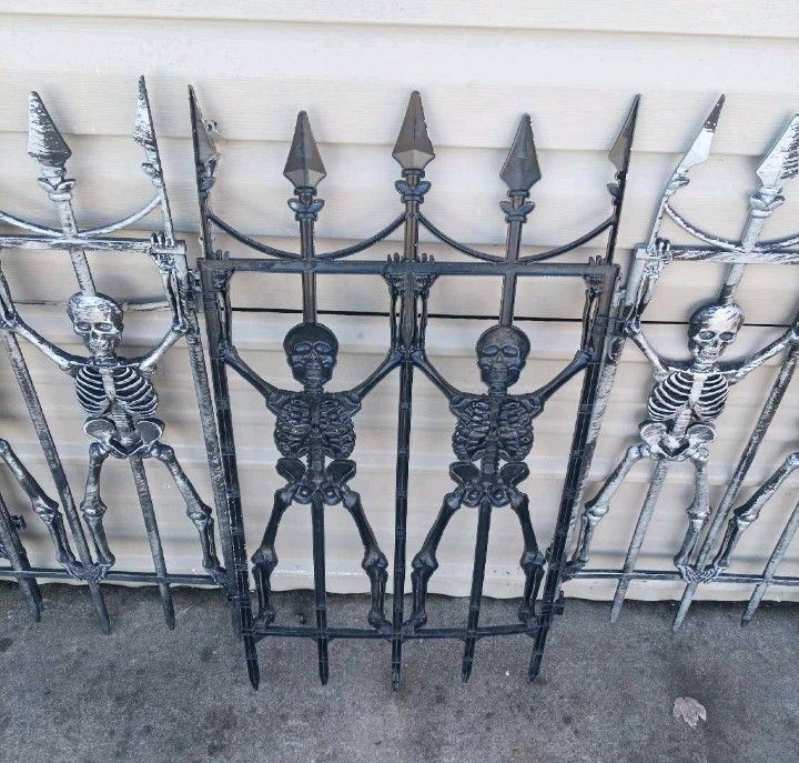 4 pc Plastic Skeleton Halloween Gate