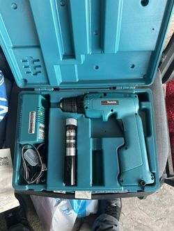Makita Cordless Driver Drill