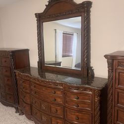 Ashley North Shore King Size Bedroom Set/ Juego De Recámara King 