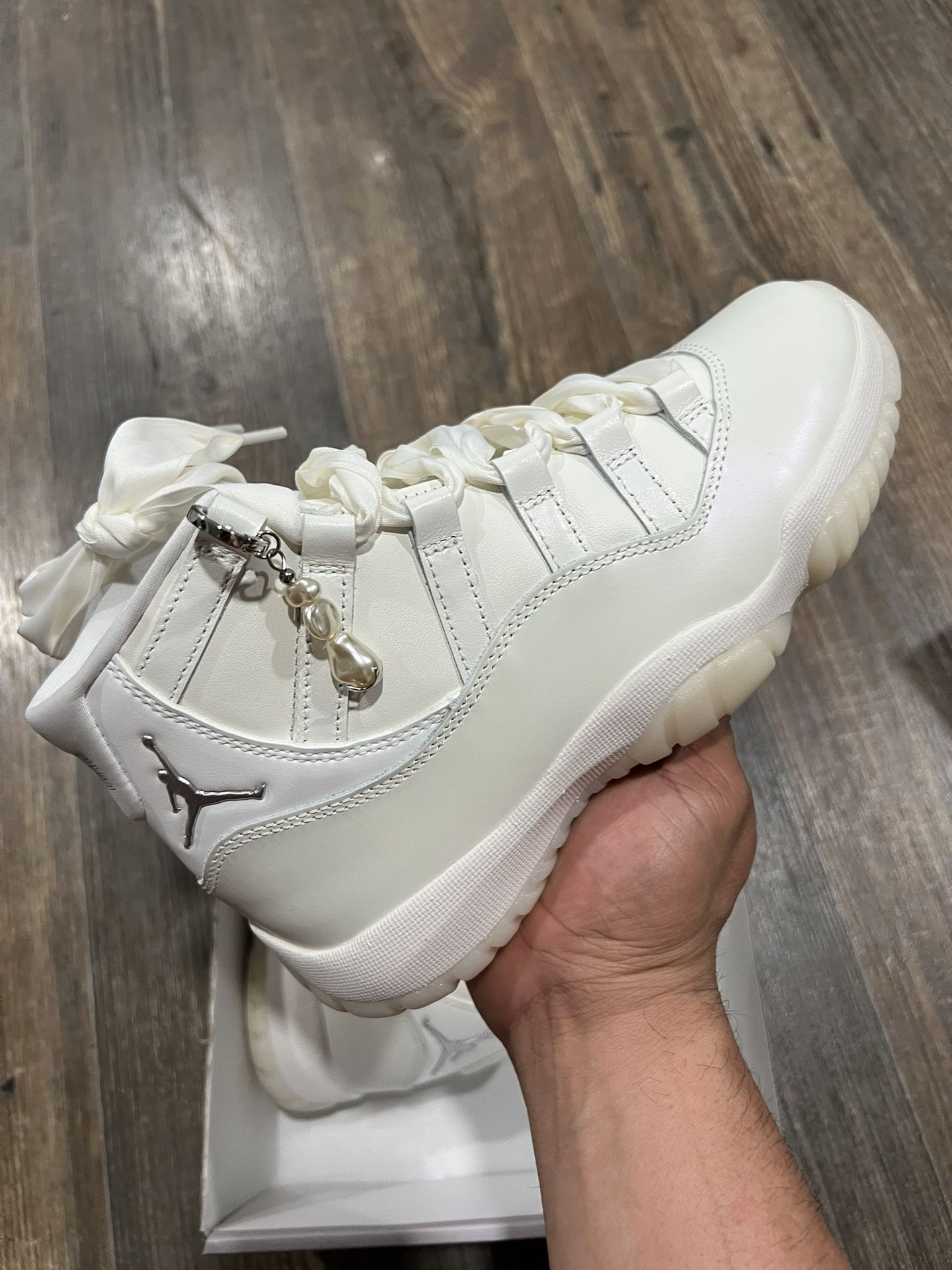 Air Jordan 11 Retro Pearl