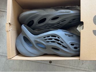 Adidas Yeezy Foam RNR Onyx Sz 11