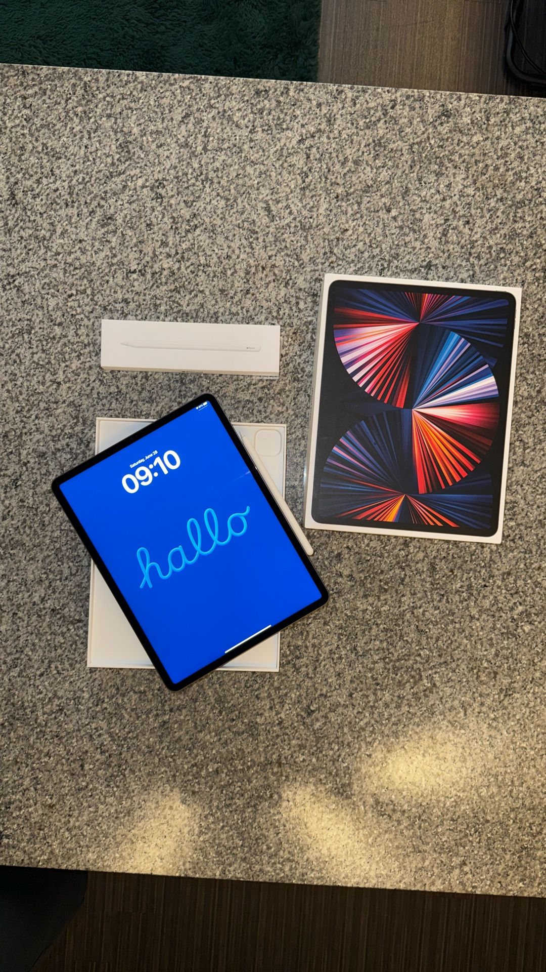 Apple iPad Pro 12.9” (5th Gen, Wi-Fi, 256GB) – Space Gray – Excellent Condition