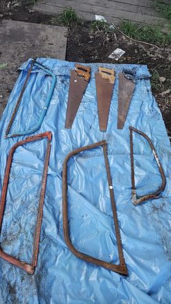 Rusty carpentry saws home decor