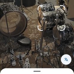 Antique vintage drum set