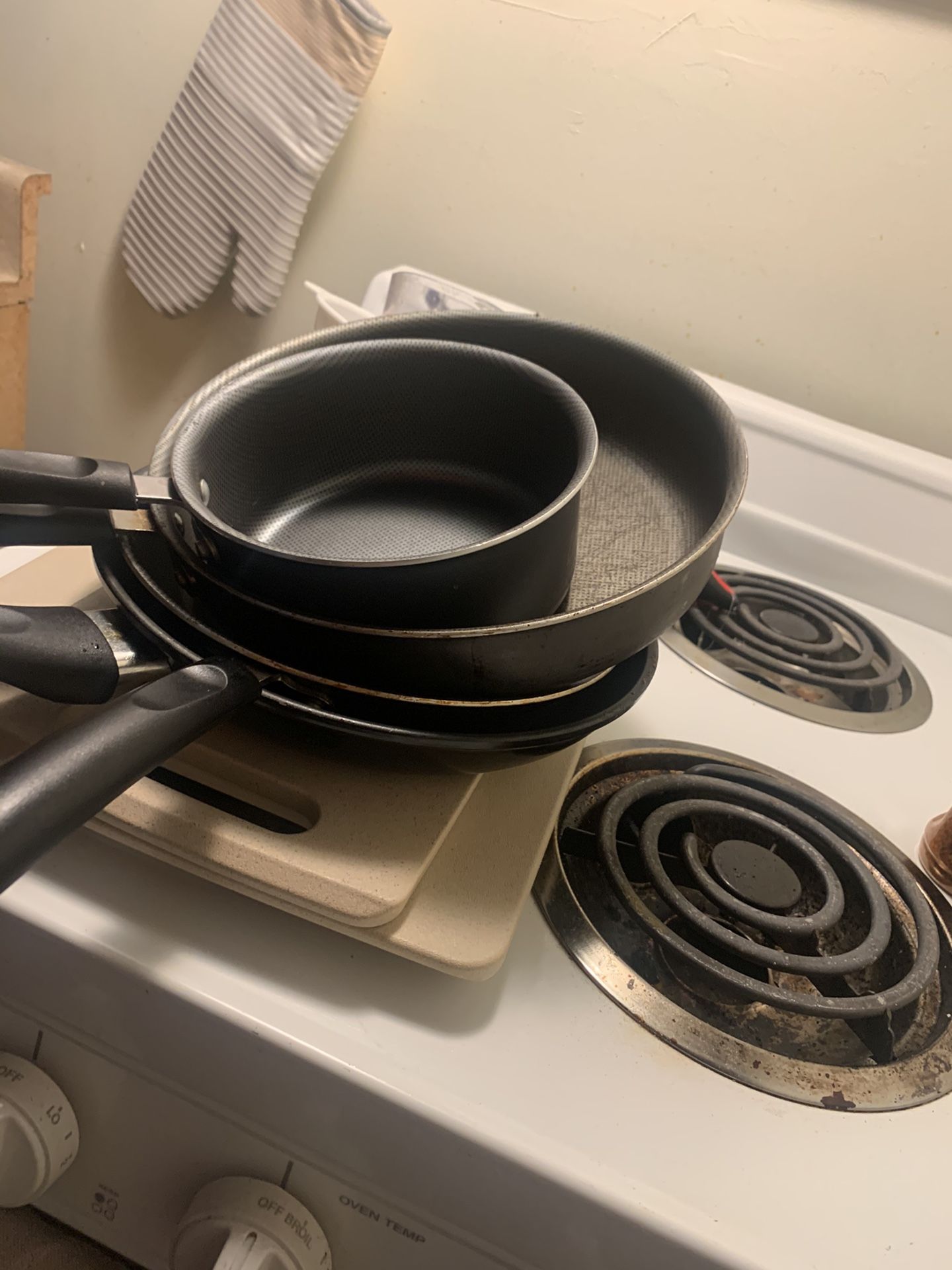 Free kitchen pots and miscellaneous