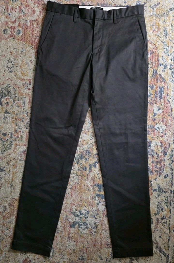 Banana Republic Rapid Movement Chino Pants Mens 32x34 Charcoal Grey Tapered Fit.