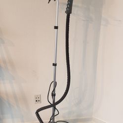 Full-Size Clothes Steamer — Excellent Condition, Works Perfectly