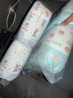 Diapers size 2 Pampers/Huggies